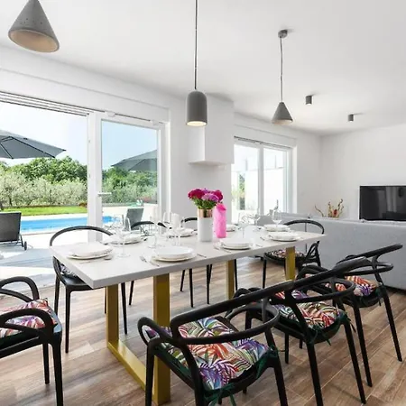 Modern Casa Storija With Pool In Novigrad *