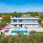 Vila Modern Casa Storija With Pool In Novigrad