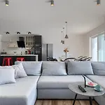 Vila Modern Casa Storija With Pool In Novigrad Bužinija