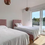 Modern Casa Storija With Pool In Novigrad Bužinija