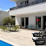 Vila Modern Casa Storija With Pool In Novigrad