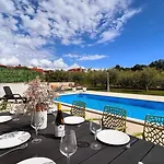 Modern Casa Storija With Pool In Novigrad *