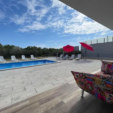 Modern Casa Storija With Pool In Novigrad Villa