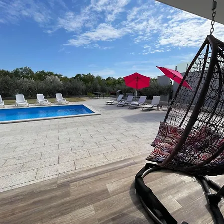 Modern Casa Storija With Pool In Novigrad