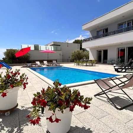 Modern Casa Storija With Pool In Novigrad Vila *