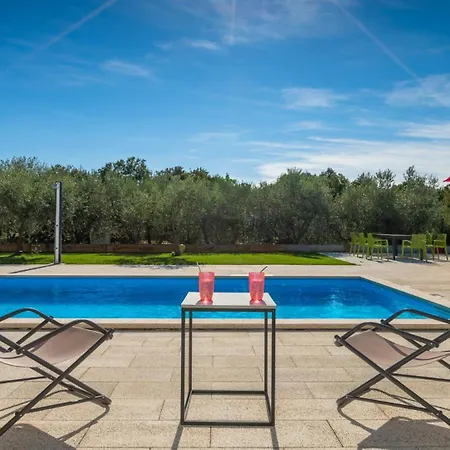 Modern Casa Storija With Pool In Novigrad Vila *