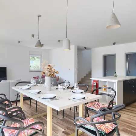 Vila Modern Casa Storija With Pool In Novigrad *