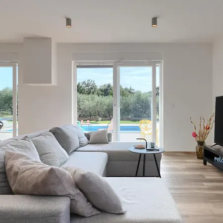 Modern Casa Storija With Pool In Novigrad Vila *