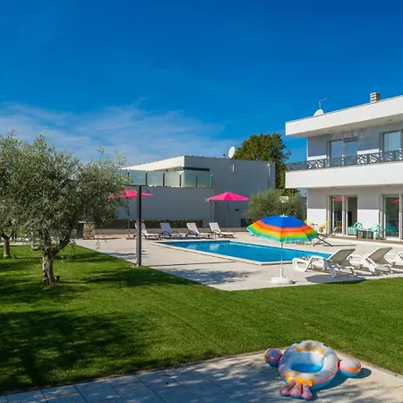Vila Modern Casa Storija With Pool In Novigrad