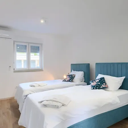Vila Modern Casa Storija With Pool In Novigrad Bužinija