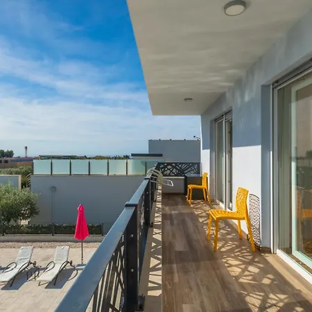 Modern Casa Storija With Pool In Novigrad Vila Bužinija